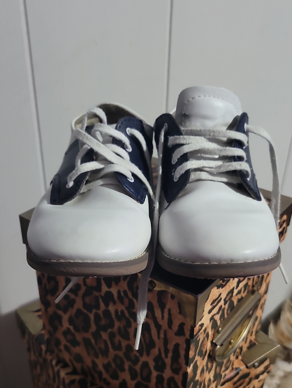 FootMates White and Navy Boys Lace-Up Dress Shoes